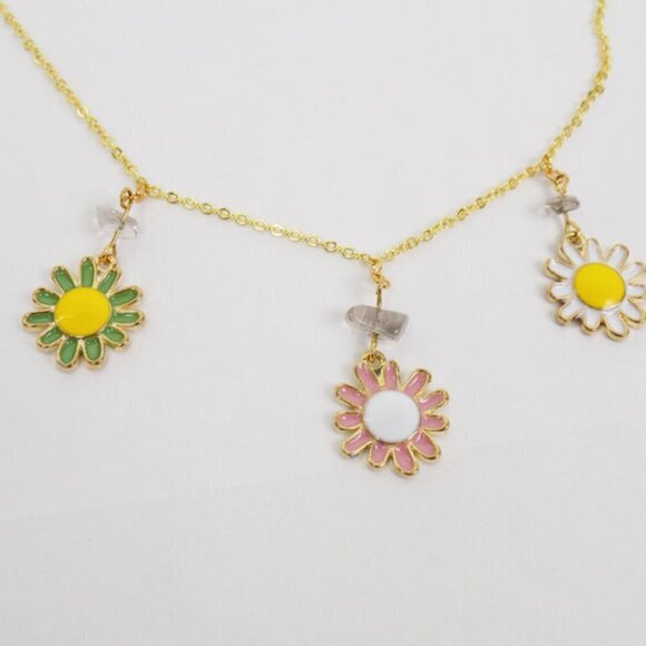 new with box! daisy flower charm necklace dainty layering necklace boho cute - Picture 1 of 4